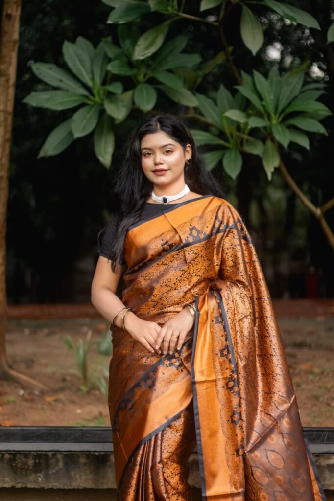 কাঞ্জিভরম ব্লাক- গোল্ডেন