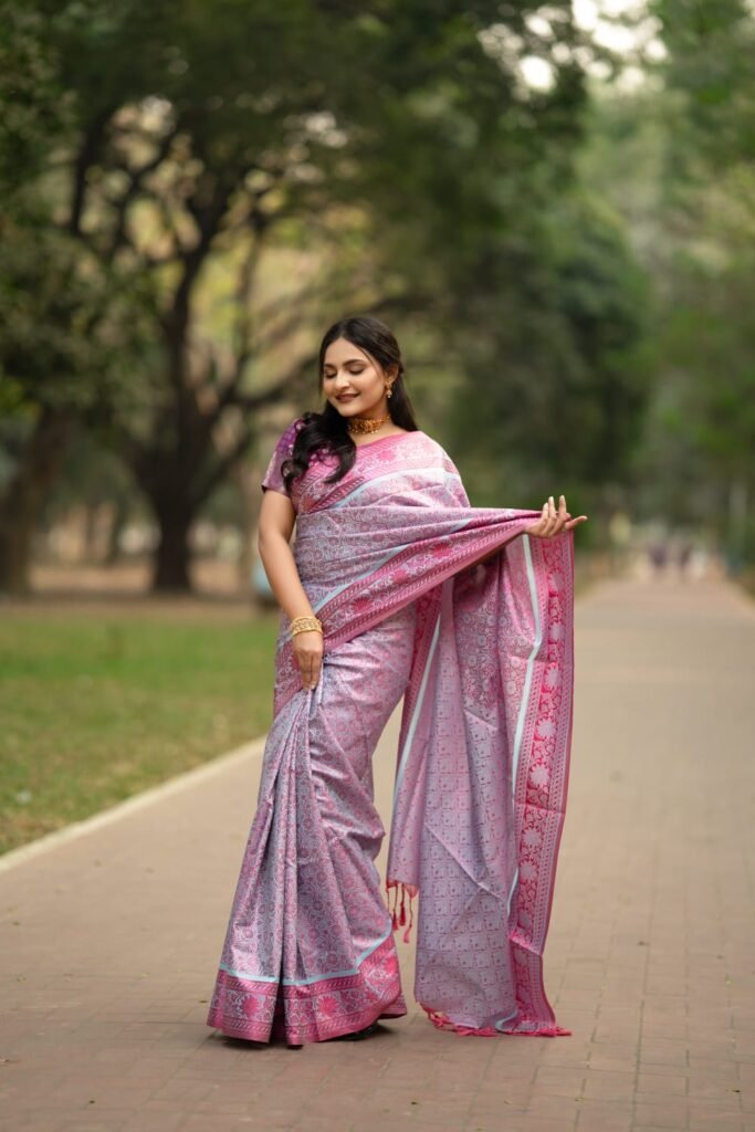 কাঞ্জিভরম ব্লাউজ পিস সহ আকাশি+গোলাপি কন্টাস্ট